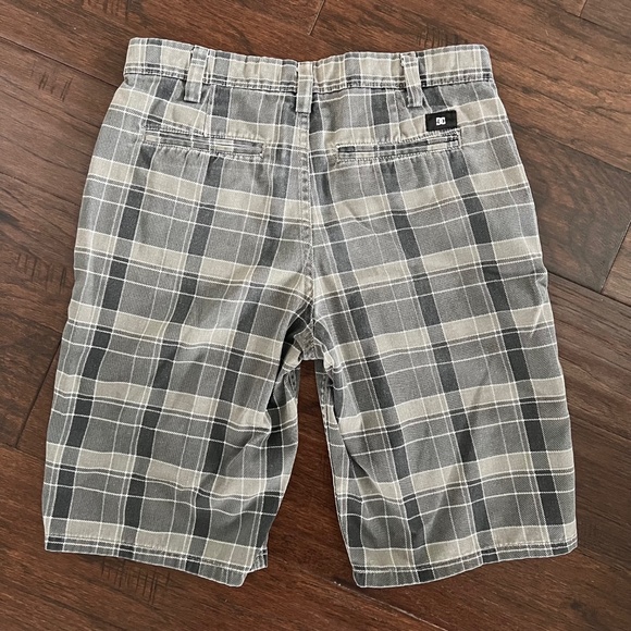 DC Gray, Black & White Plaid Checkered Men's Casual Shorts Sz 28 - Picture 2 of 9